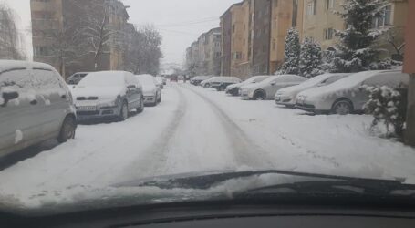 Mai multe străzi din Șimleu Silvaniei sunt sub zăpadă