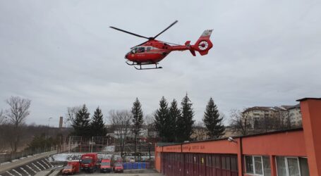O femeie din Boghiș blocată în casă a fost salvată cu elicopterul SMURD de la Jibou