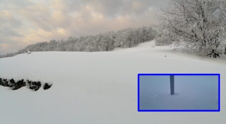Strat de zăpadă RECORD pe Măgura Priei – aproape un metru măsura ieri zăpada la cota 800