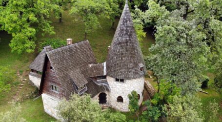 Cum arată castelul din Sălaj care încă este locuit de moștenitori