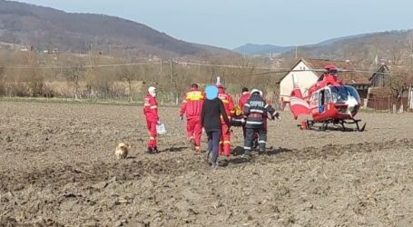 FOTO. Elicopterul SMURD a intervenit pentru a salva viața unui bărbat din Lupoaia