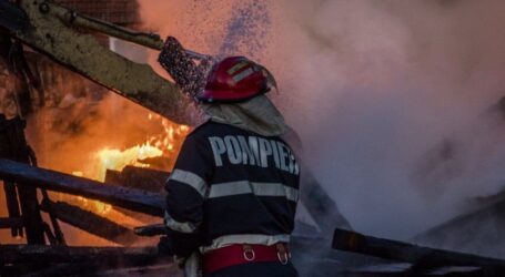 O casă din Măeriște a luat foc, după ce a fost lovită de trăsnet
