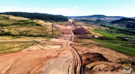 4 alunecări de teren pe șantierul Autostrăzii Transilvania, la Zimbor