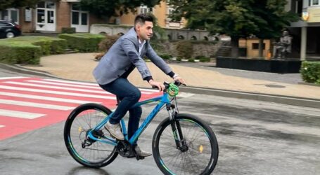 Primarul din Șimleu Silvaniei a mers cu bicicleta la muncă pentru a încuraja reducerea poluării