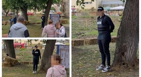 FOTO. Siguranță și încredere? Un polițist din Șimleu Silvaniei a mers la muncă îmbrăcat cu două piese de uniformă, pantaloni mulați și adidași