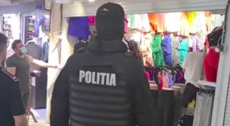 Peste 130 de haine contrafăcute, confistcate ieri de polișțiști de la magazinele din Zalău