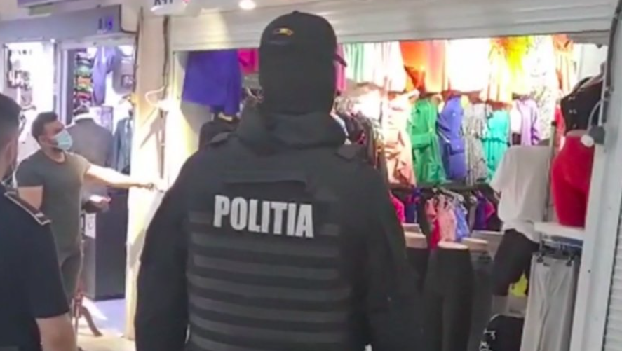 ATENȚIE la ce cumpărați! Polițiștii au confiscat genți și "fake" de la un magazin din Silvaniei - liber