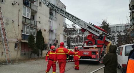 Panică într-un bloc din Zalău, în urma unor degajări puternice de fum