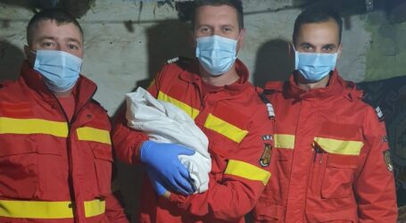 Misiune DIFICILĂ! Paramedicii SMURD din Sânmihaiu Almașului au salvat o mamă cu un nou-născut