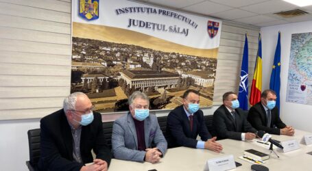 Ionel Ciunt și doctorul Florian Neaga, alături de noul subprefect Florin Florian