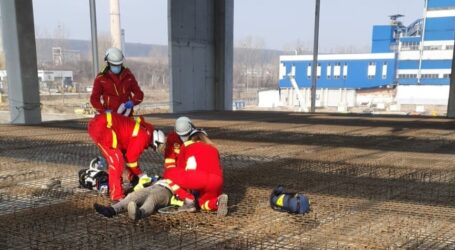 Poliția efectuează cercetări pe șantierul celor de la Michelin din Zalău, după accidentul grav de muncă