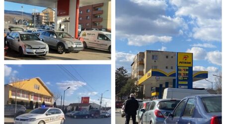 VIDEO. Cozi URIAȘE, de peste 2 kilometri, la benzinării în Zalău și Jibou. Poliția dirijează traficul