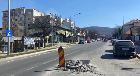 Misterul canalelor de pe strada Gheorghe Doja din Zalău: firmele Avril, Delcar și Citadin se joacă cu nervii șoferilor din oraș