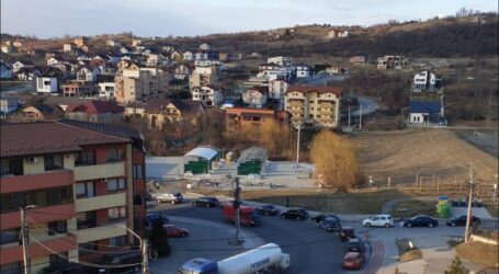 FOTO. Benzinăria Lukoil Zalău, luată „cu asalt” de șoferi. Zeci de șoferi așteaptă să alimenteze