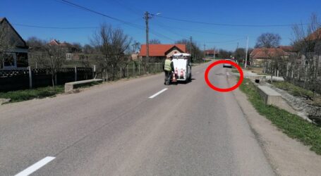 Se laudă cu gropile! Dinu Iancu Sălăjanu ne arată cum trasează marcaje rutiere noi pe drumurile pline de gropi