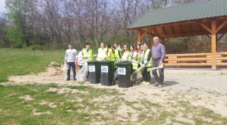 Amplă acțiune de ecologizare în Cizer. Elevii au învățat ce înseamnă colectarea selectivă