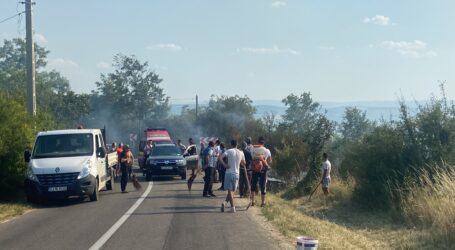 VIDEO. Incendiu de proporții la Șimleu Silvaniei: intervine armata și zeci de voluntari