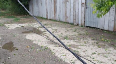 Mai multe cabluri electrice, rupte din cauza furtunii în comunele Cristolț și Valcău de Jos