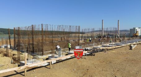 Se lucrează intens la construcția bazinului de înot din Zalău