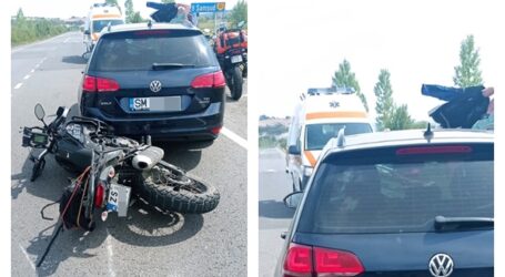 FOTO. ULTIMA ORĂ! Accident între Sălăjeni și Bocșa – un motociclist a intrat într-un autoturism