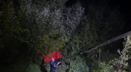 Accident în Ortelec. Un adolescent din Jibou s-a răsturnat cu mașina în vale