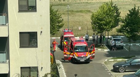 A murit bărbatul care a căzut de la etajul 4 al unui bloc din Zalău