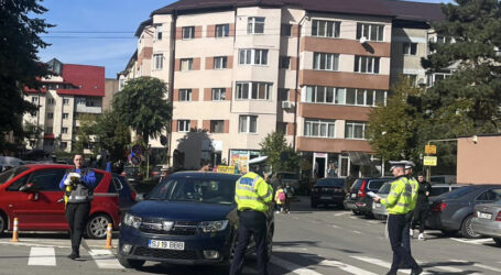 FOTO. Un șofer de TAXI în vârstă de 67 de ani a lovit 2 pietoni in Zalău