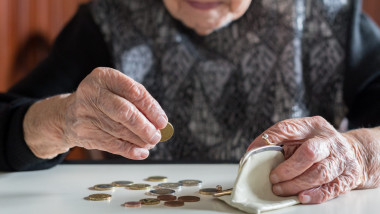 APEL UMANITAR! O bătrânică din Zalău care suferă de cancer, cu o pensie minusculă, are nevoie de ajutorul oamenilor cu suflet mare pentru a-și cumpăra medicamente
