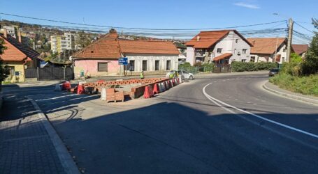 Se modernizează intersecția cu probleme dintre străzile Andrei Șaguna și Kossuth Lajos din Zalău
