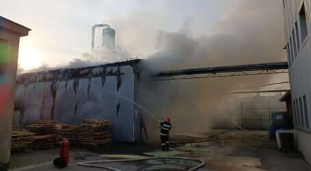 Incendiu la o fabrică de mobilă din Cehu Silvaniei