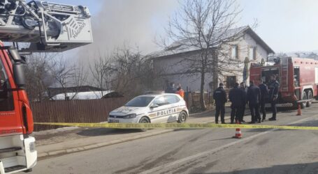 ULTIMA ORĂ! Incendiu puternic la o casă din Zalău. 4 persoane s-au autoevacuat