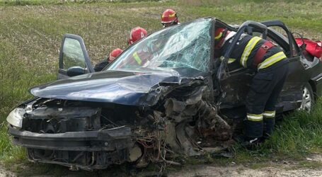 FOTO. Accident grav la ieșirea din Șimleu Silvaniei – un tânăr de 20 de ani, preluat de urgență de elicopterul SMURD
