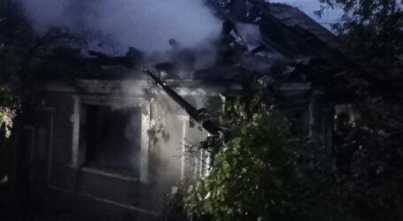 FOTO. Ultima oră. Incendiu devastator la o casă din Pria