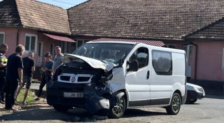 FOTO. Accident în Sânmihaiu Almașului, provocat de un șofer de 61 de ani