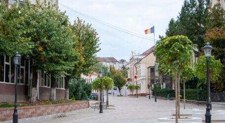 Trotinetele electrice și bicicletele, interzise pe strada pietonală și pe platoul din Zalău pentru că reprezintă un pericol pentru pietoni