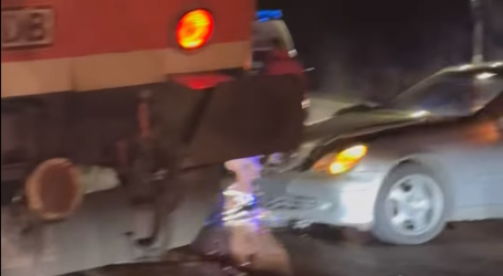 FOTO. Un șofer din Serbia, lovit de tren în Benesat