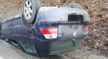 FOTO. Accident pe Meseș. O șoferiță s-a dat cu autoturismul peste cap