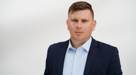 Daniel Roșca, administratorul public al comunei Cizer vă urează Paște Fericit!
