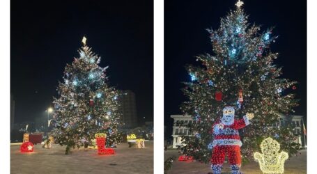 FOTO. Cum arată bradul de Crăciun din Zalău. Mii de luminițe de sărbători în municipiu