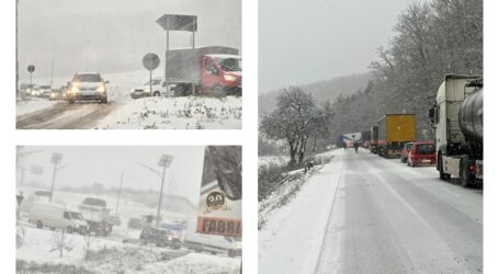 FOTO. Drumul spre Jibou și Meseșul – BLOCATE COMPLET din cauza zăpezii