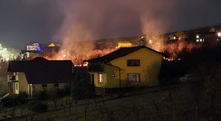 FOTO. Incediu puternic în Zalău, pe strada Crasnei