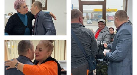 FOTO. Directorul Casei de Pensii Sălaj a împărțit mărțișoare doamnelor din instituție