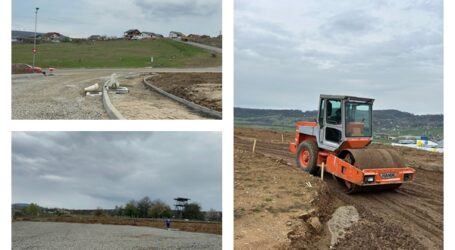 FOTO. În Dealul Morii din Zalău se lucrează intens la drumurile de acces și la o parcare uriașă pentru creșă și bazinul de înot