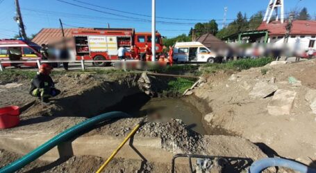 FOTO. TRAGEDIE în Huedin, pe strada spre Fildu de Jos – doi copii  au murit, după ce au căzut într-o groapă cu apă