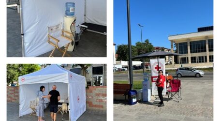 FOTO. Crucea Roșie Sălaj, în sprijinul zălăuanilor – puncte de hidratare cu asistenți medicali în oraș