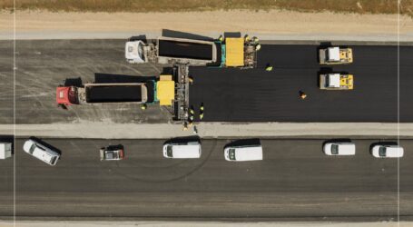 Peste 7.800 de tone de asfalt, așternute în unele zone din Autostrada Marca – Suplacu de Barcău – Chiribiș