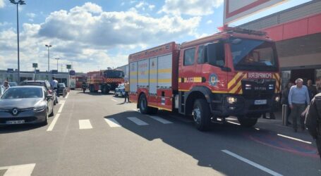 Incendiu la Kaufland Grill în Zalău. O angajată a suferit atac de panică