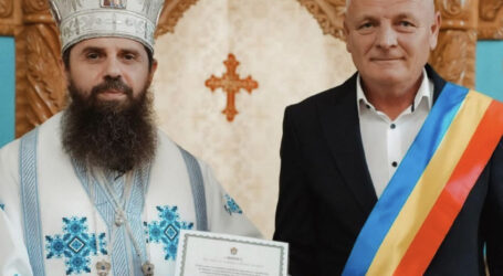 Primarul din Cizer, Felician Farcaș, distins de Episcopul Benedict