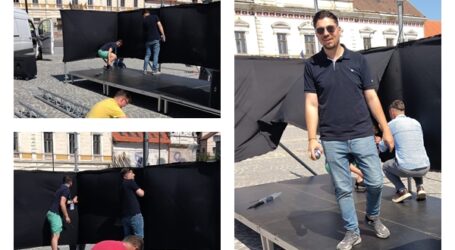 FOTO. AȘA DA! Consilierul personal al primarului Florin Florian a pus mâna la muncă pentru a monta scena de la Retro Party Zalău