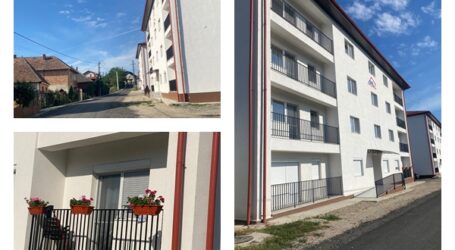 S-au mutat primii tineri în noile blocurile ANL construite în Vârșolț. Primăria a asfaltat și strada de acces